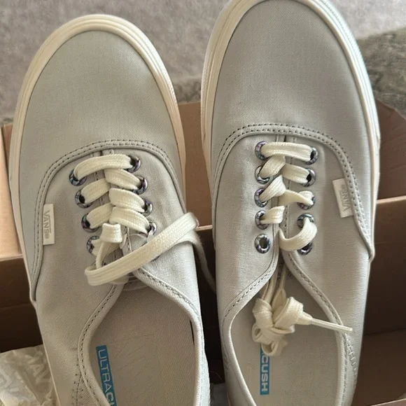Vans White Sneakers - Picture 5 of 6